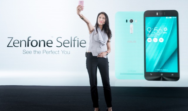 ZenFone Selfie是華碩專為愛好自拍者量身打造的全新智慧型手機，前後各配備1300 萬畫素的PixelMaster相機，使用者可隨心所...