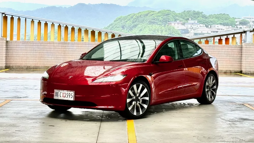 特斯拉 Tesla Model 3 煥新版 台灣試駕心得分享 - C Jay Tech