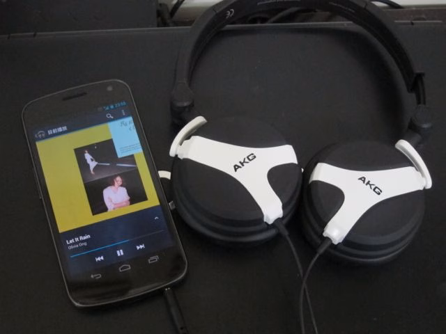 AKG-000