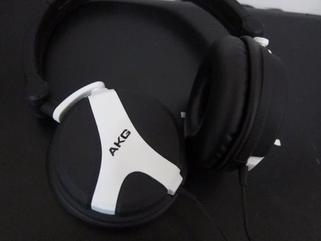 AKG-005