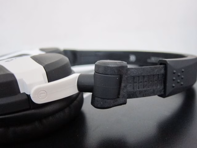 AKG-010