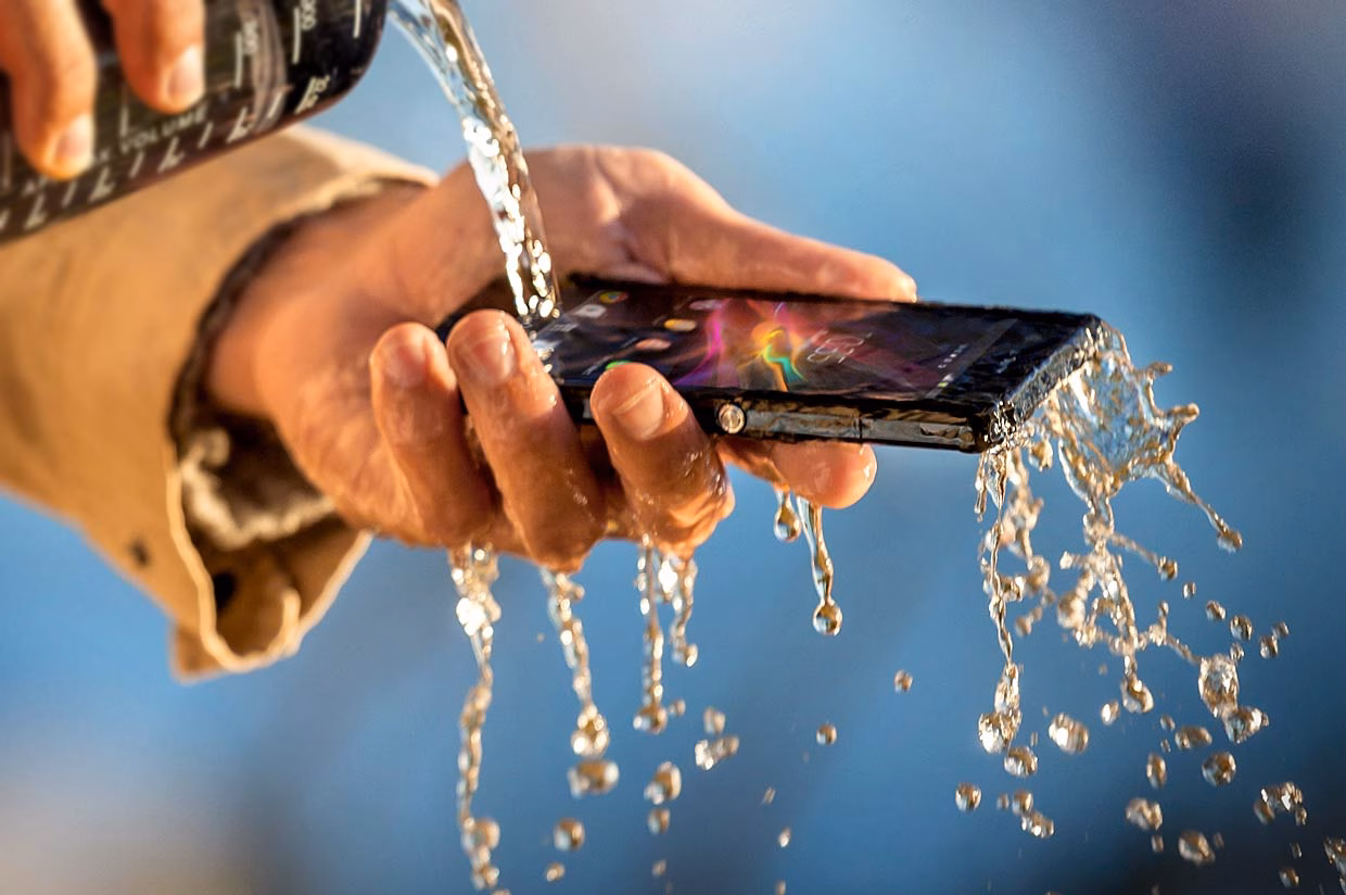 xperia-z-durability-water-resistance-1240x824-3ce6c241279bdaa043eeed5b15683318 xperia-z-durability-water-resistance-1240x824-3ce6c241279bdaa043eeed5b15683318